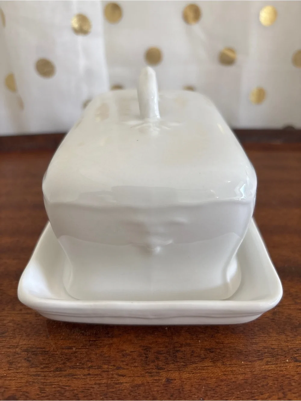 Tabletops Unlimited White Ceramic Butter Dish w Lid Handle Versailles Pattern